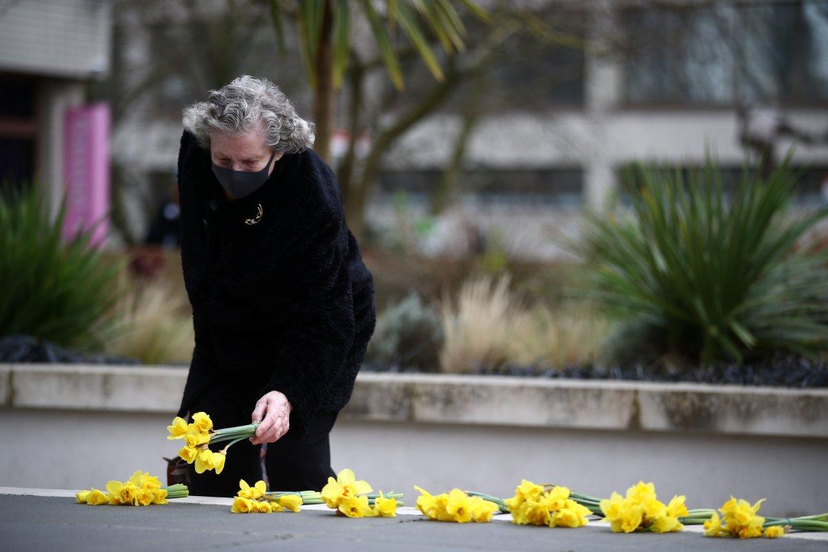 İngiltere'de koronavirüsten hayatını kaybedenler anıldı