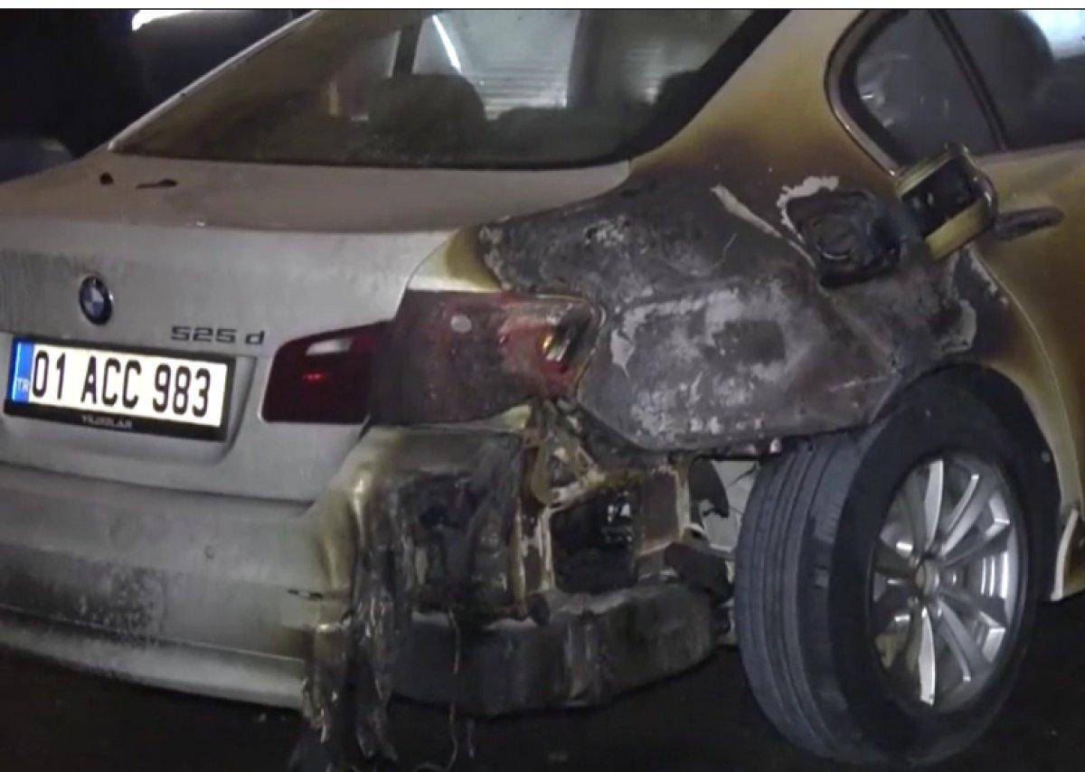 Adana’da kundaklanan otomobil kullanılamaz hale geldi