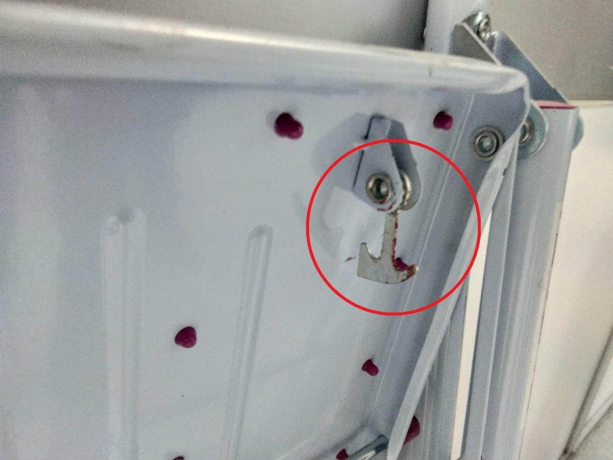 Samsun'da kafasına düşen merdivenle hastaneye kaldırıldı