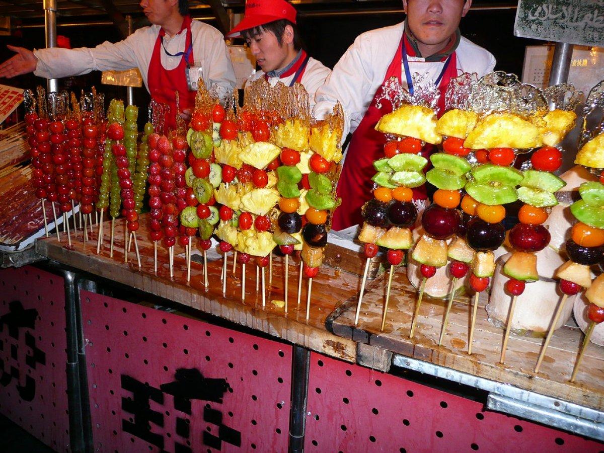 Camdan meyve şekeri: Tanghulu nasıl yapılır?