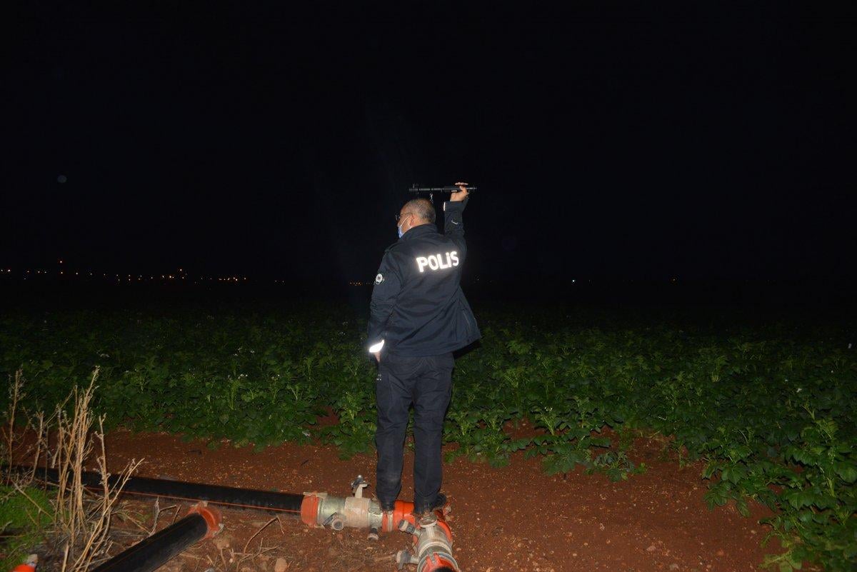 Adana'da 30 kilometre kaçtılar, patates tarlasında yakalandılar