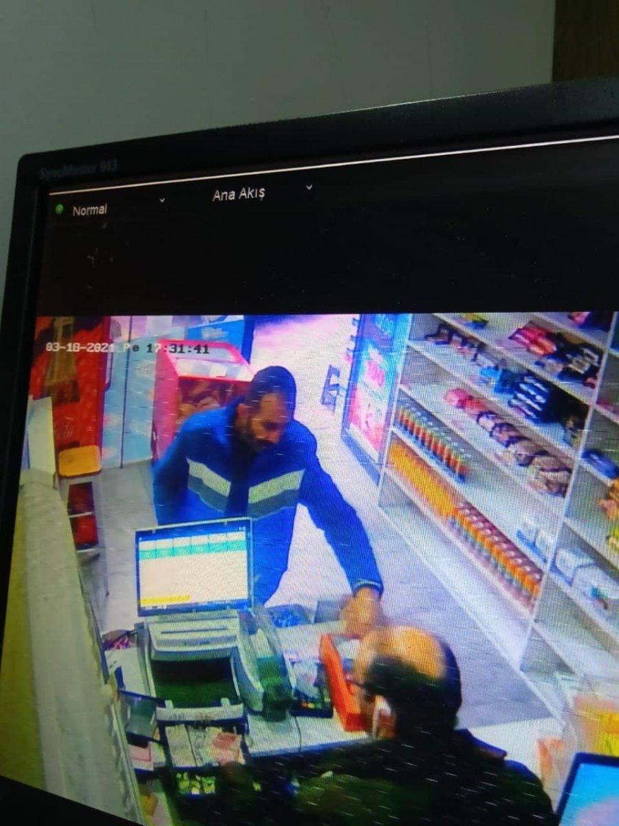 Kayseri'de dükkandan tütün çalan hırsız