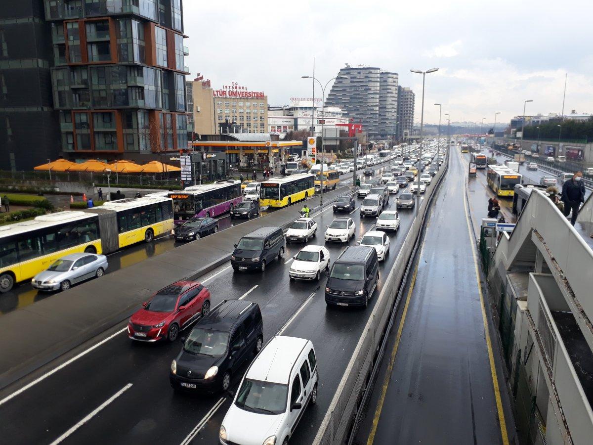 İstanbul trafiğinde 'kar' yoğunluğu