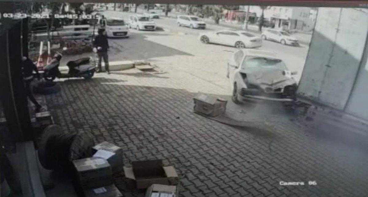 Muğla'da kaza yapan otomobil dehşet saçtı