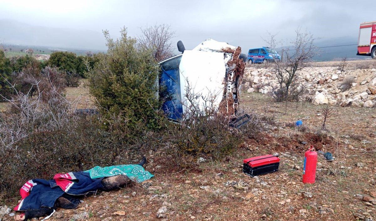 Denizli'de otomobil takla attı: 2 ölü, 3 yaralı