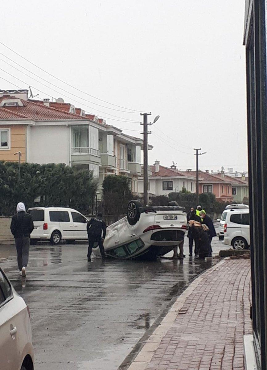 Sakarya’da takla atan cipin içinden sağlam çıktı