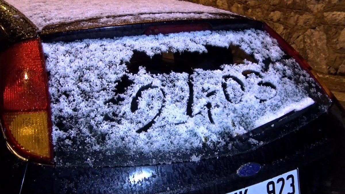 İstanbul'da kar yağışı etkisini gösterdi