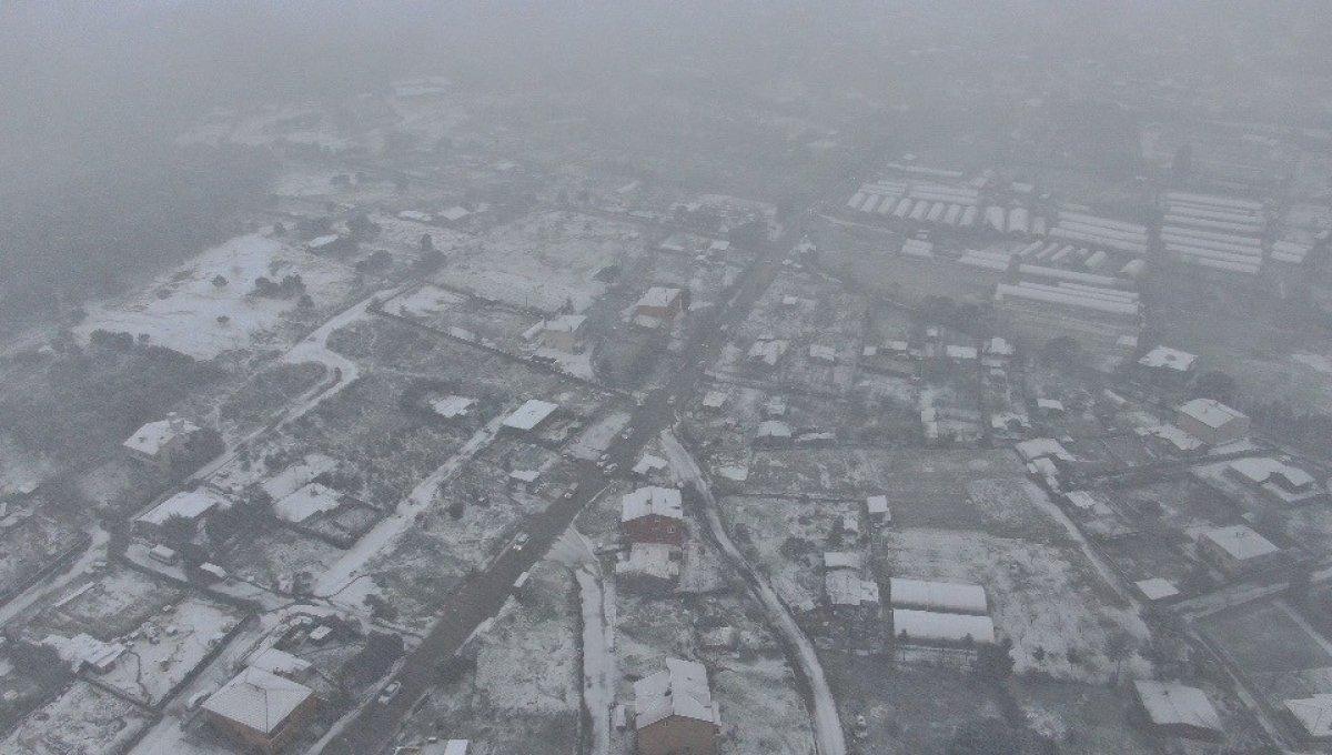 İstanbul'da kar yağışı etkisini gösterdi