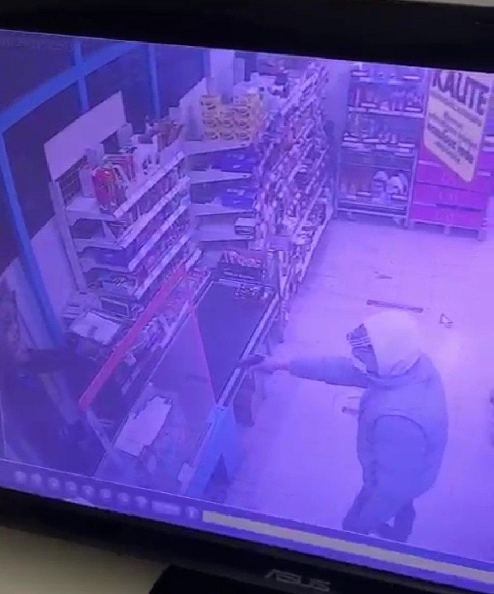 İzmir'de markette silahlı soygun girişimi