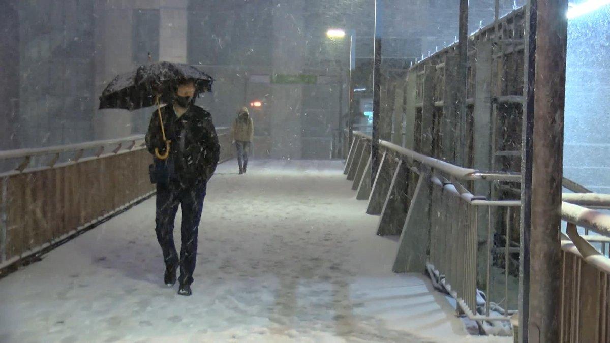 İstanbul'da kar yağışı etkili oluyor