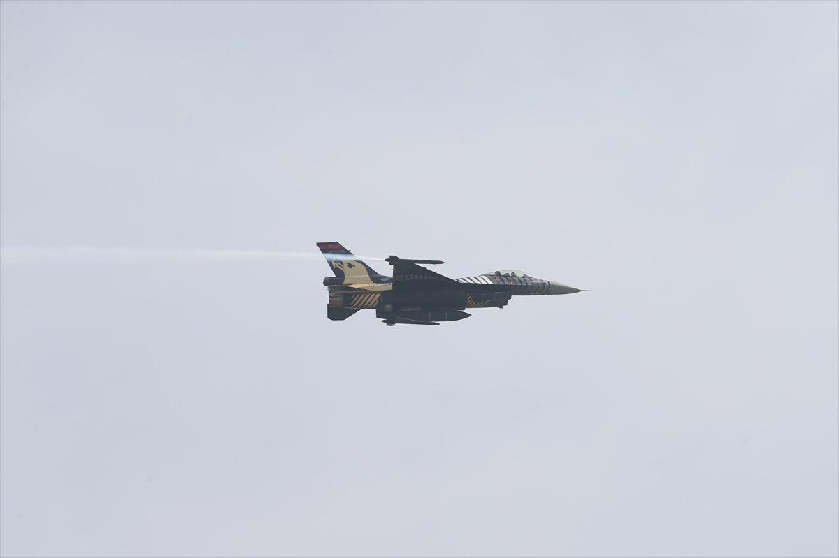 Pakistan Milli Günü'nde askeri geçit töreni düzenlendi