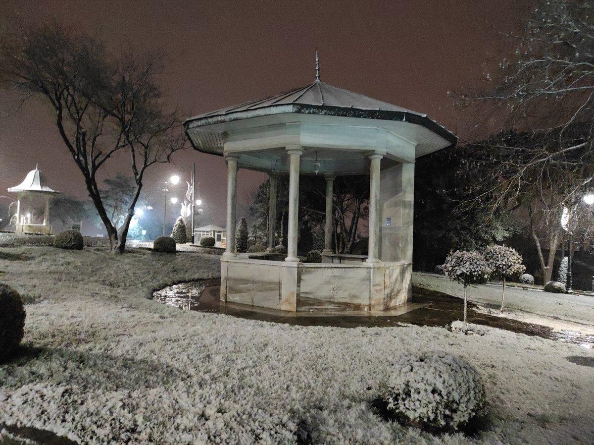 İstanbul'da kar yağışı etkili oluyor