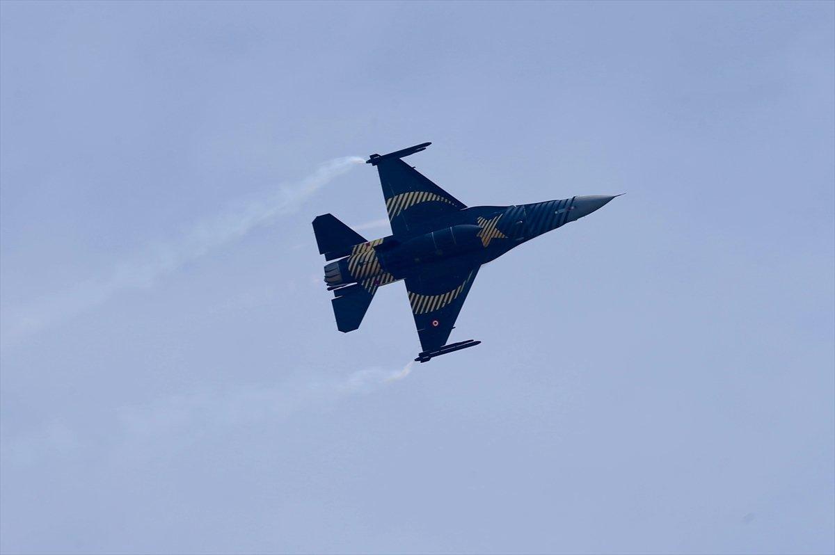 Pakistan Milli Günü'nde askeri geçit töreni düzenlendi