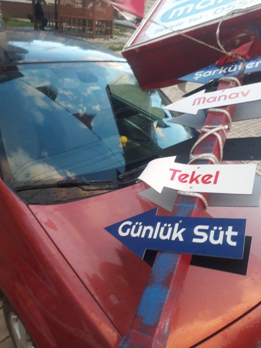 Hatay’da fırtına çıktı, reklam direği arabanın üzerine düştü