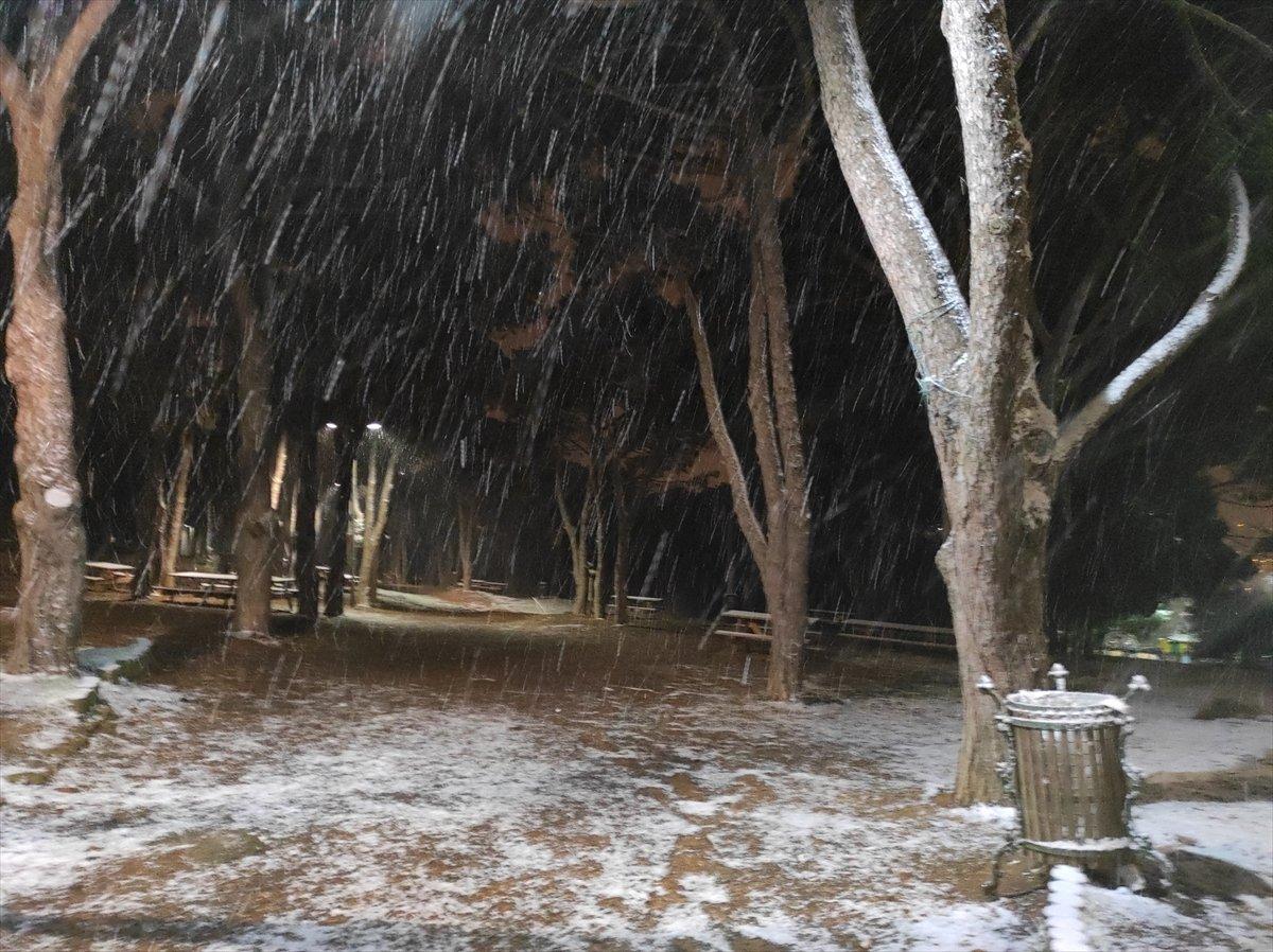 İstanbul'da kar yağışı etkili oluyor