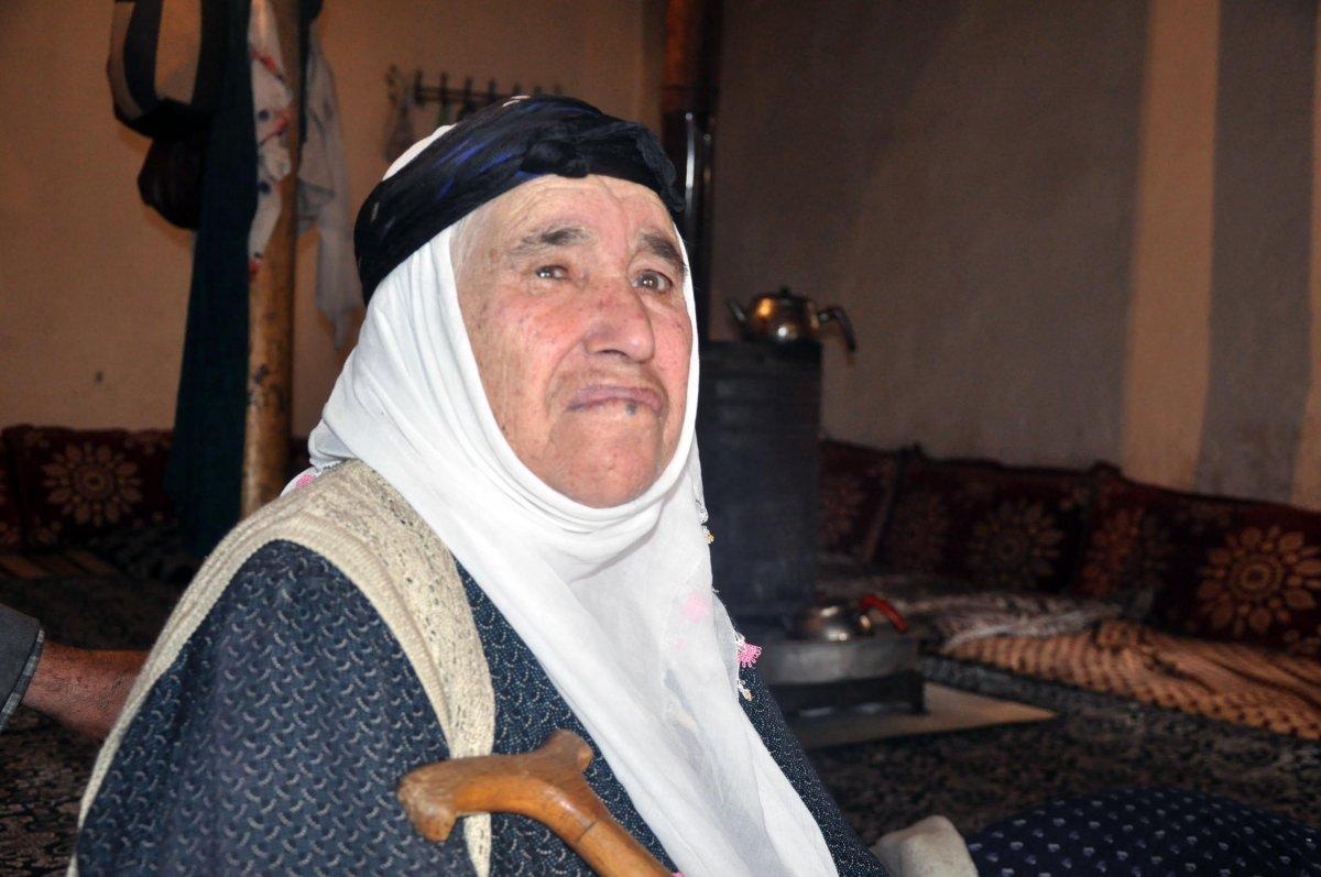 Mardin'de 87 yaşındaki yaşlı kadın, kimliğinin çıkmasını istiyor