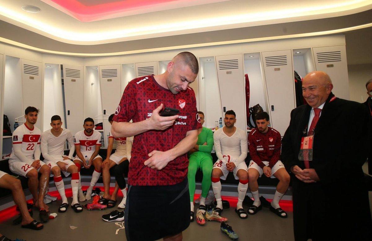 Cumhurbaşkanı Erdoğan A Milli Fubol Takımı'nı tebrik etti