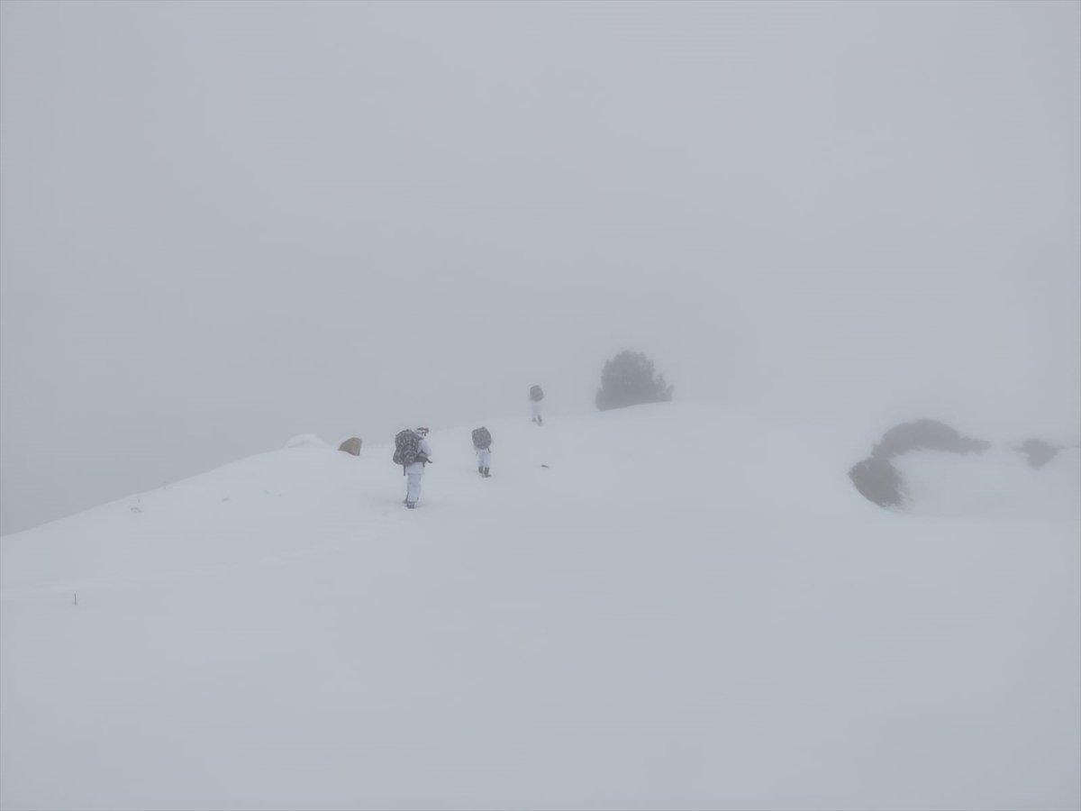 Tunceli'de teröristlere ait 29 sığınak imha edildi