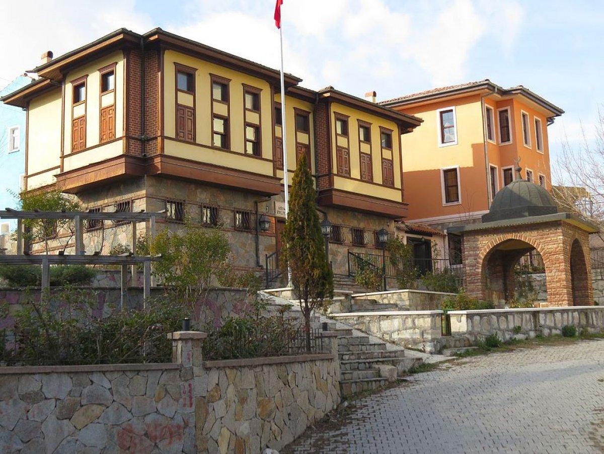 Türk gezgin ve yazar Evliya Çelebi 410 yaşında