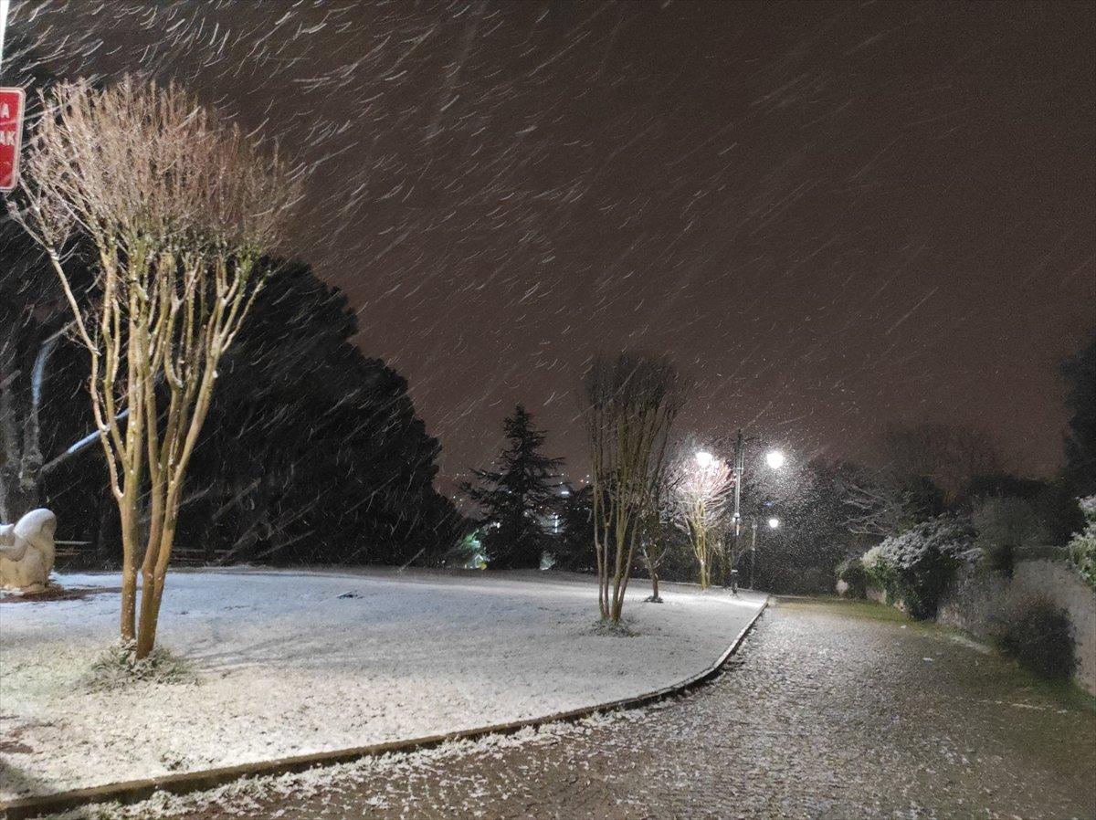 İstanbul'da kar yağışı etkili oluyor