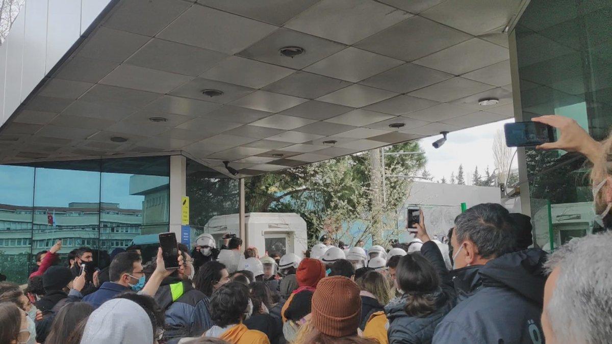 Boğaziçi Üniversitesi'nde 12 kişi gözaltına alındı