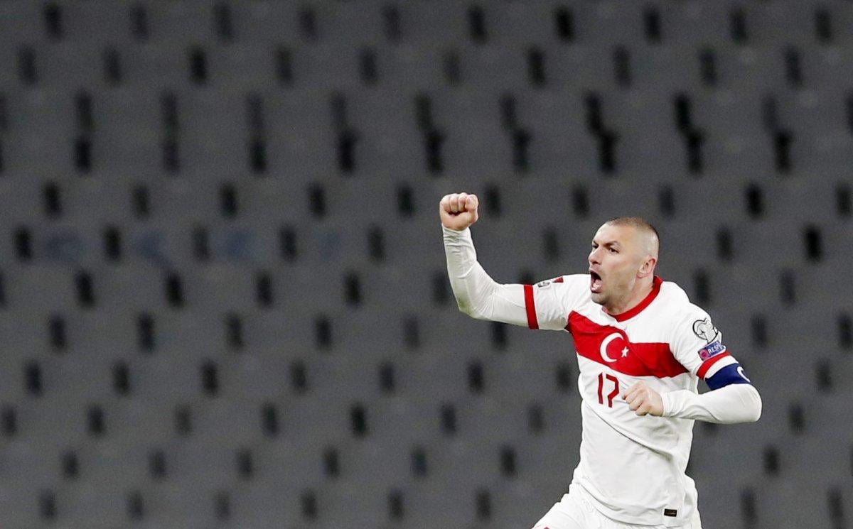 Burak Yılmaz, Hollanda'ya 3 gol atan ilk futbolcu oldu