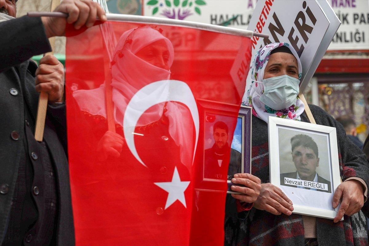 Van'da aileler, HDP önünde eylem yaptı