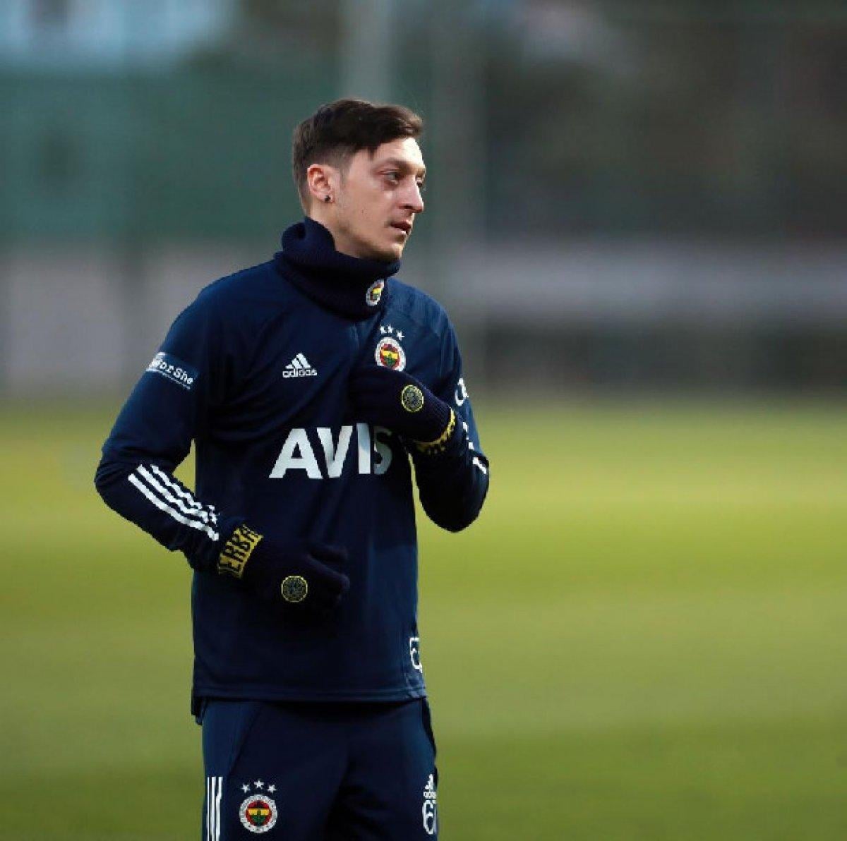 Mesut Özil antrenmanlara başlıyor