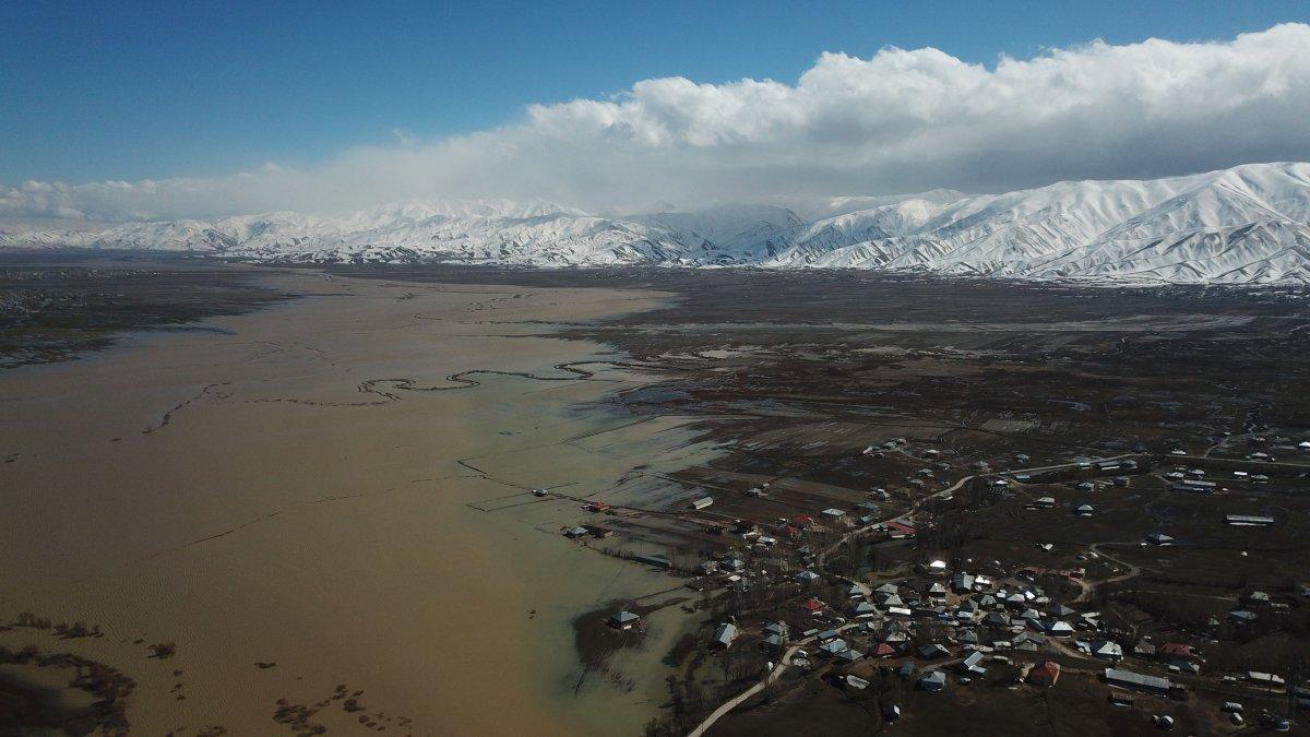 Sular altında kalan Yüksekova