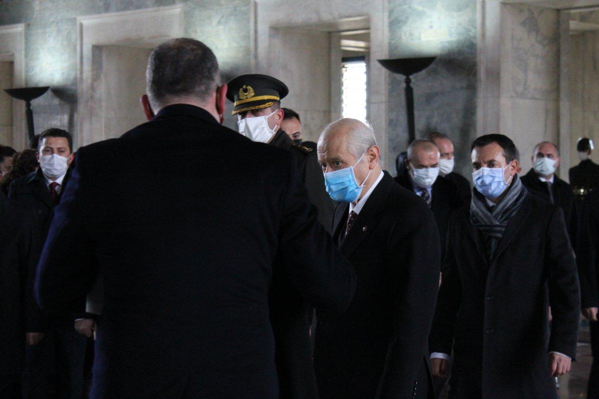 Devlet Bahçeli'den Anıtkabir'e ve Alparslan Türkeş'in kabrine ziyaret