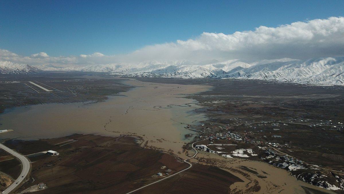 Sular altında kalan Yüksekova