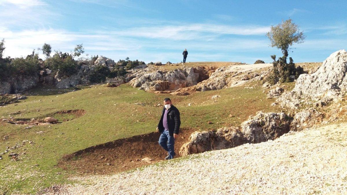 Kahramanmaraş’ta 300 bin yıllık kaya mezarlar koruma altına alındı