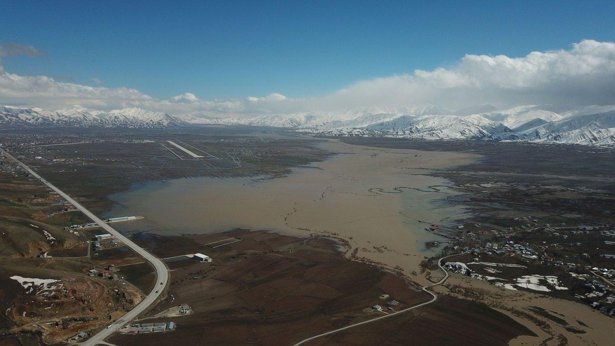 Sular altında kalan Yüksekova