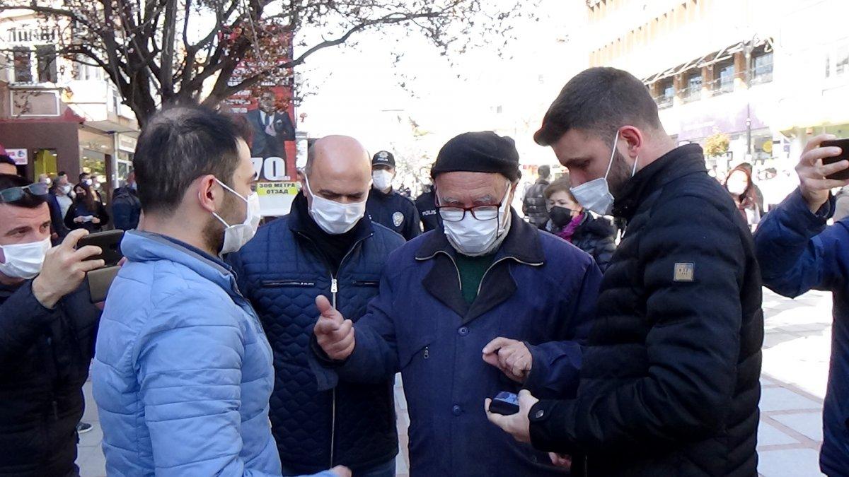 Edirne'de yaşlı adamdan basın açıklaması yapan kadınlara tepki