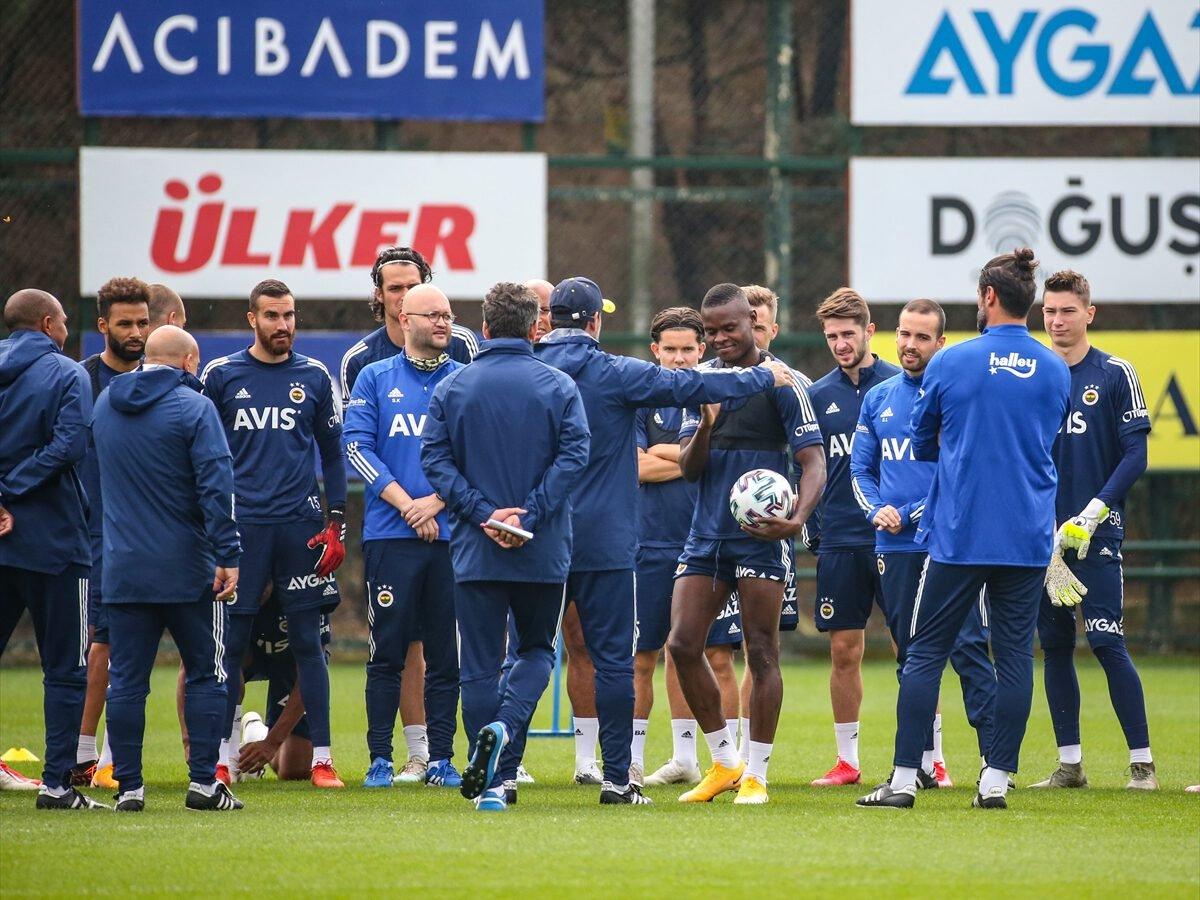 Erol Bulut, futbolcularla vedalaştı