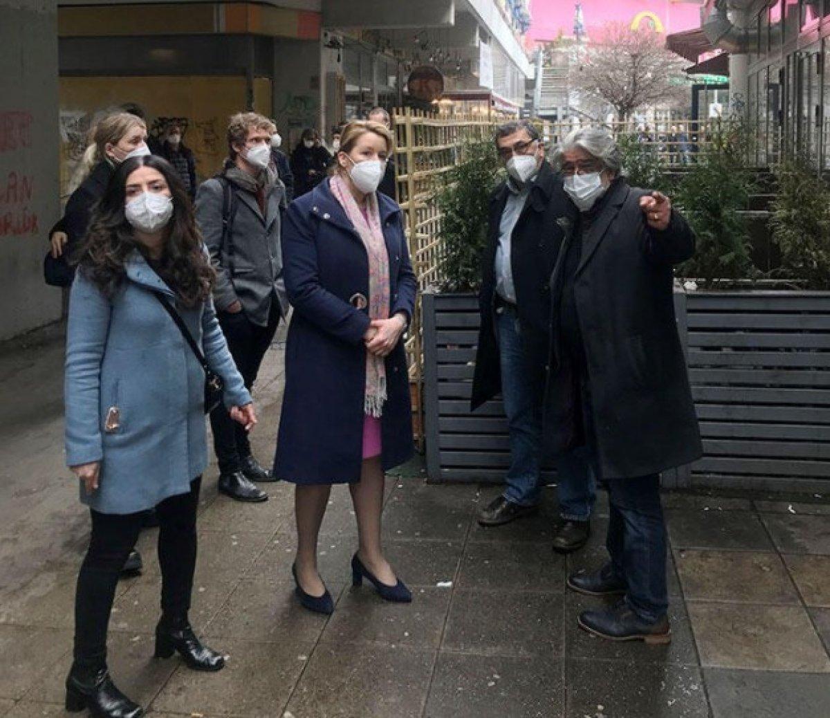 İlk kez çiğ köfte yiyen Alman bakan Giffey: Çok acı ama lezzetli