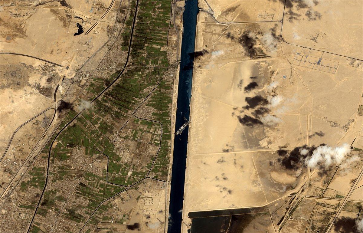 Göktürk 1 Keşif Uydusu, Süveyş Kanalı'ndaki kapanmayı görüntüledi