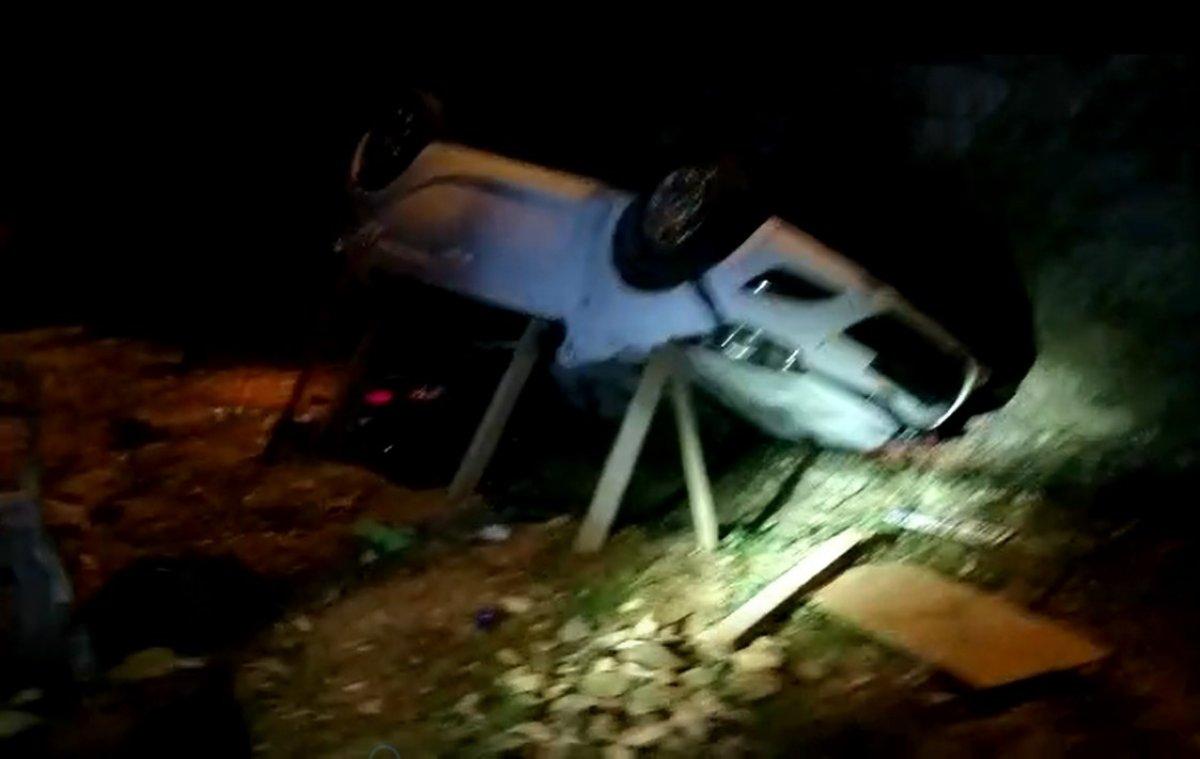 Antalya’da virajı alamayan otomobil uçurumdan yuvarlandı