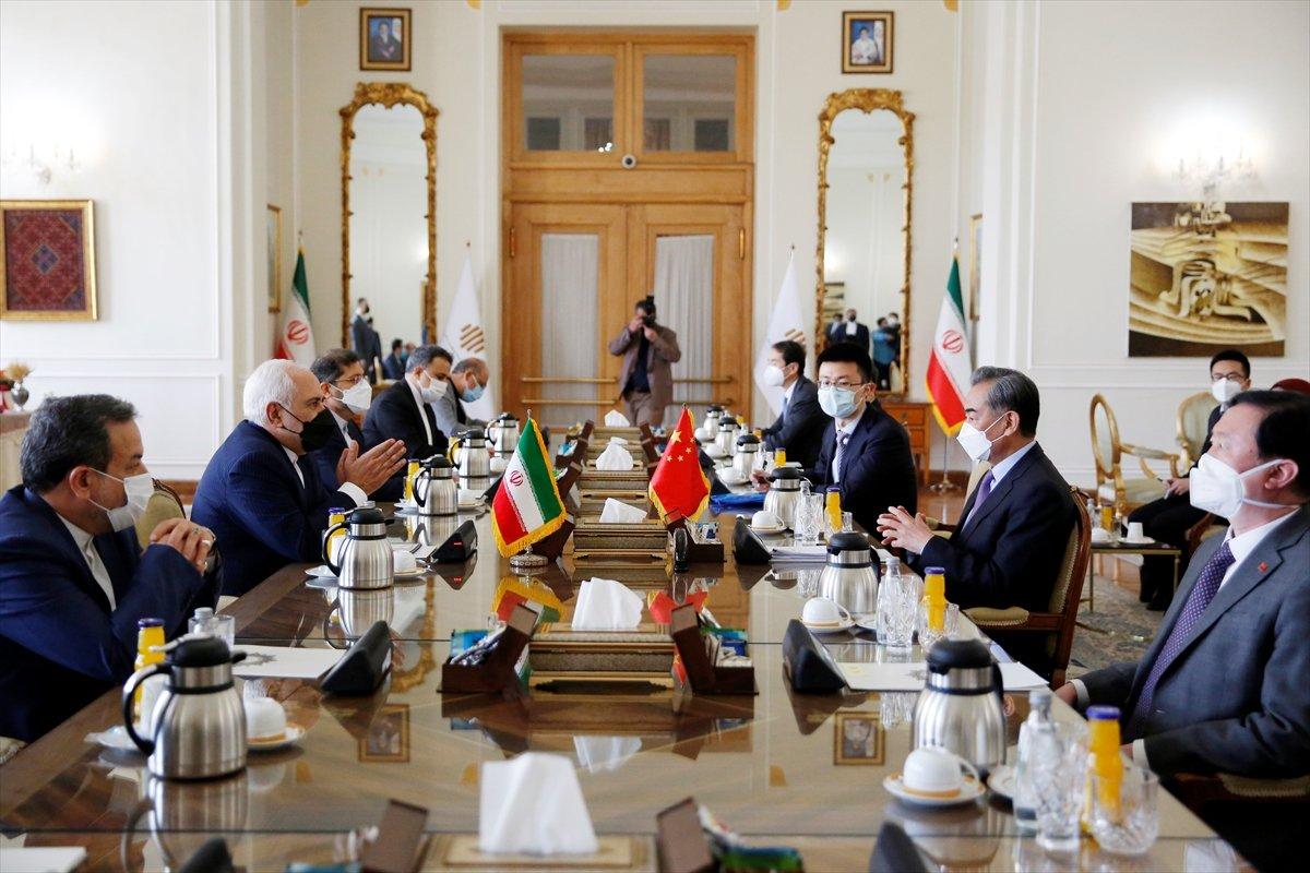 İran ve Çin'den 25 yıllık iş birliği anlaşması