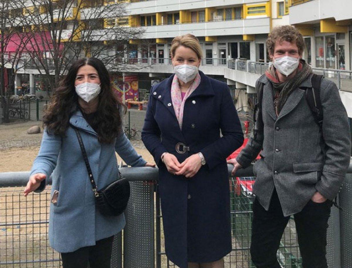 İlk kez çiğ köfte yiyen Alman bakan Giffey: Çok acı ama lezzetli