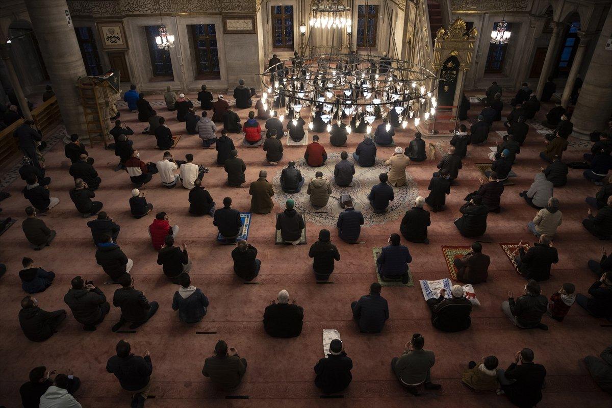 Berat Kandili yurt genelinde idrak edildi