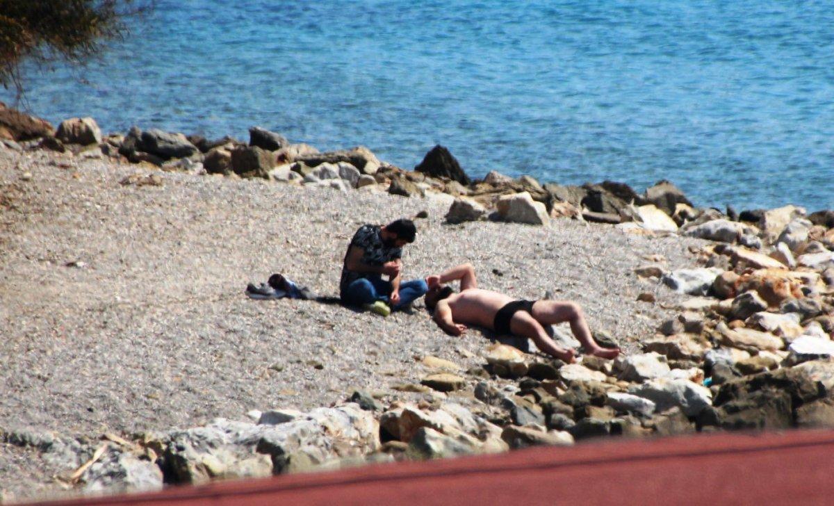 Bodrum’da yasağa rağmen denize girip, balık tuttular