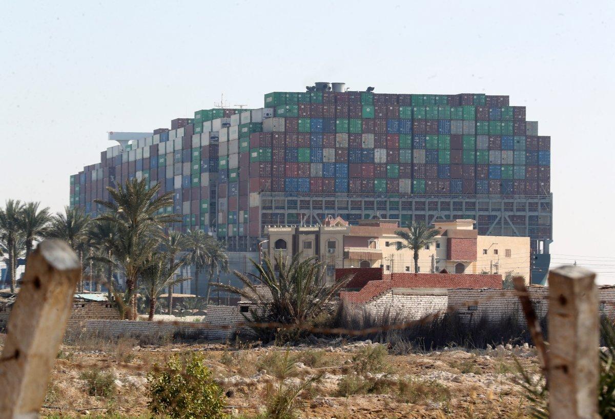 Süveyş Kanalı'ndaki kriz büyüyor