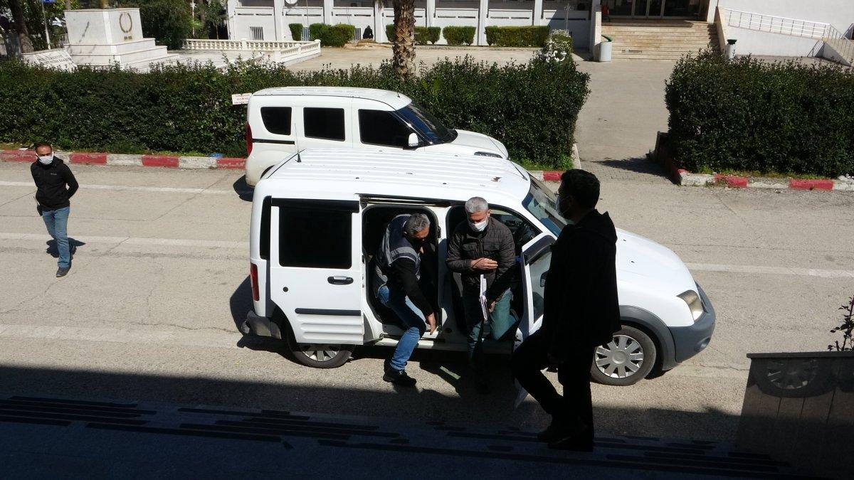 Adana'da ATM'de para yatırmak isteyen gence gasp