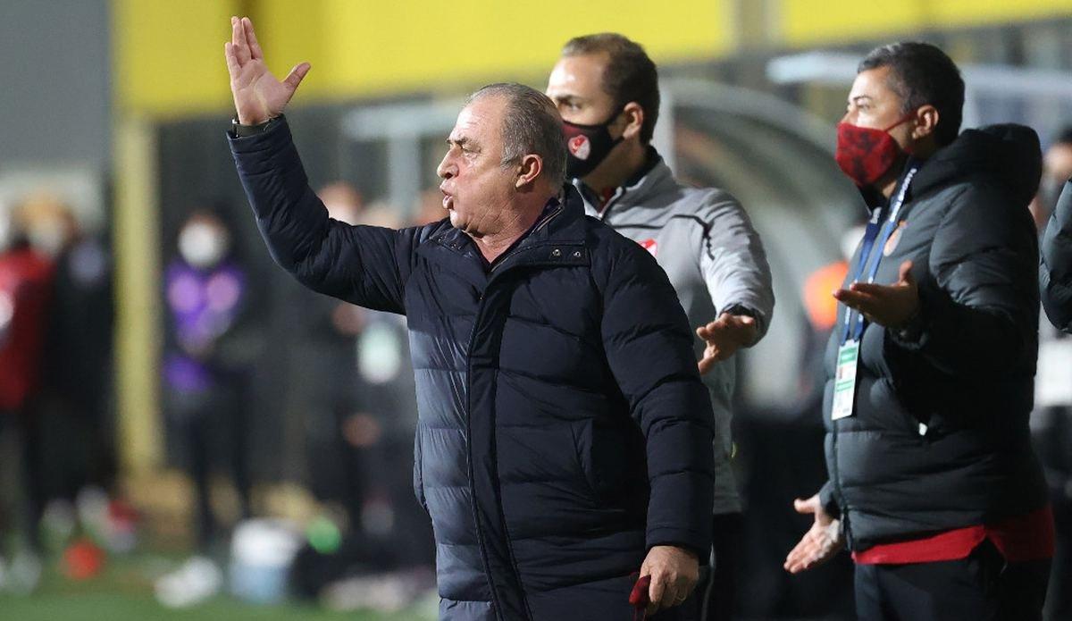 Fatih Terim: Kafamı indirsem ceza, kaldırsam ceza