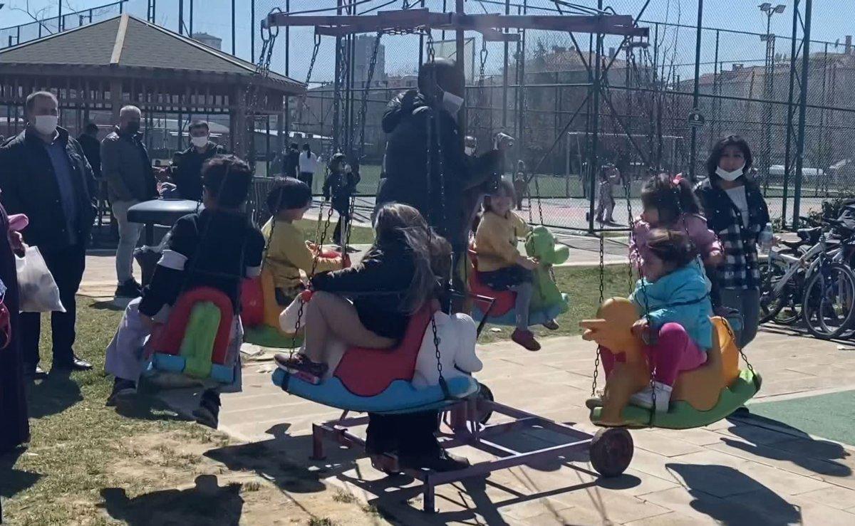 Ataşehir'de parkta polisten kaçan anne çocuğunu kaybetti