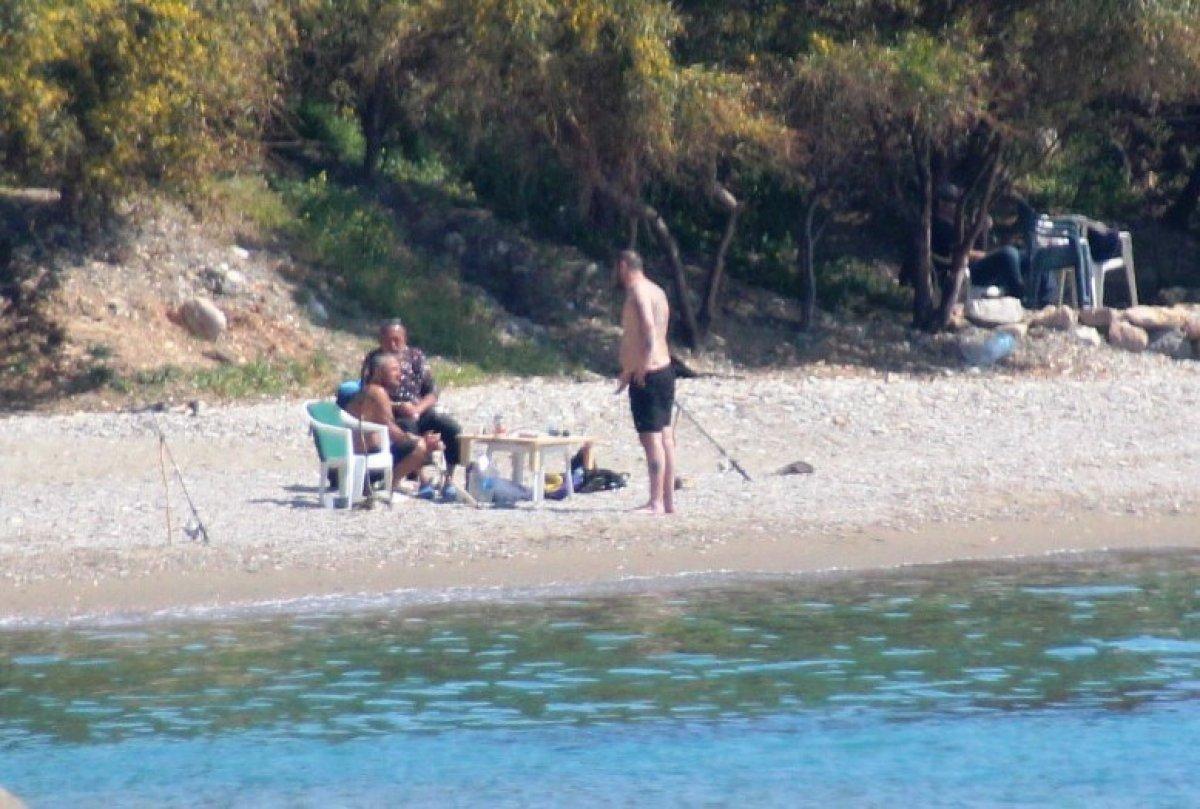 Bodrum’da yasağa rağmen denize girip, balık tuttular