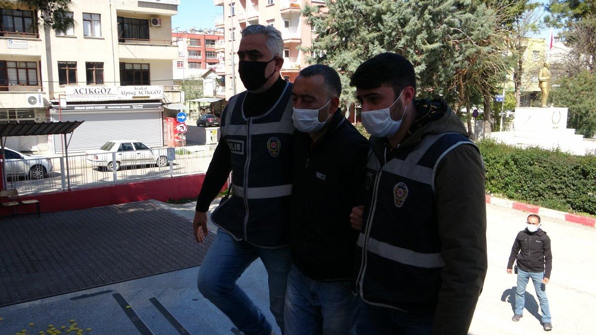 Adana'da ATM'de para yatırmak isteyen gence gasp