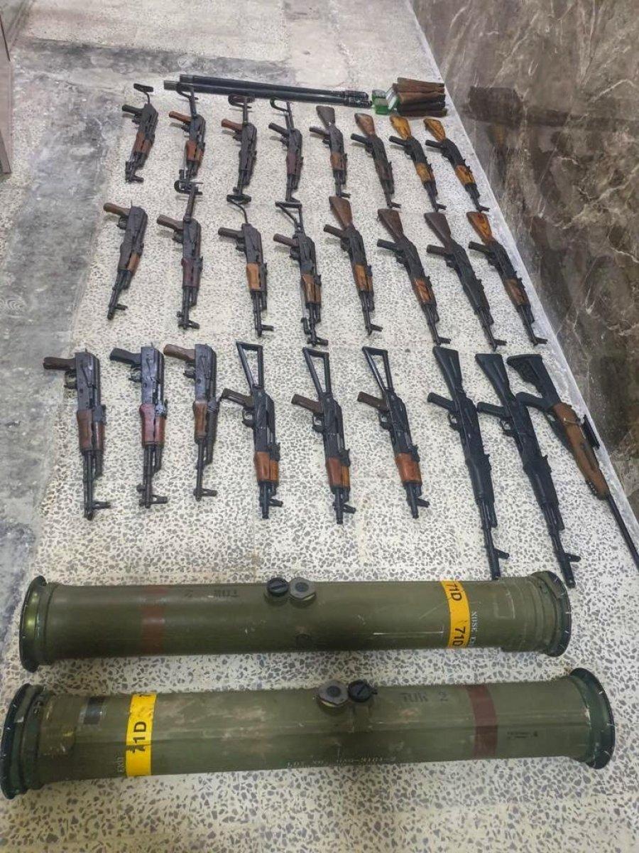Suriye'de teröristlere ait 2 TOW füzesi, 24 Kalaşnikof ele geçirildi