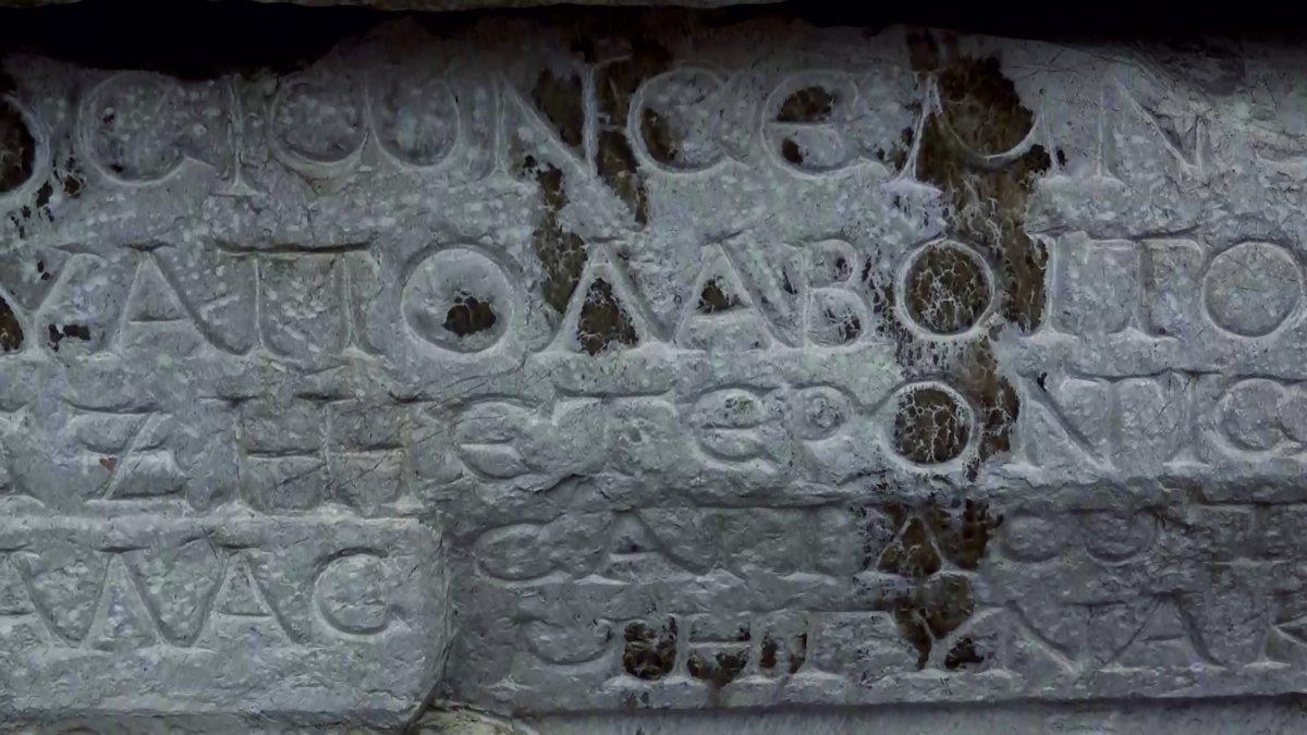 Amasya’da beddualı lahit dikkat çekiyor